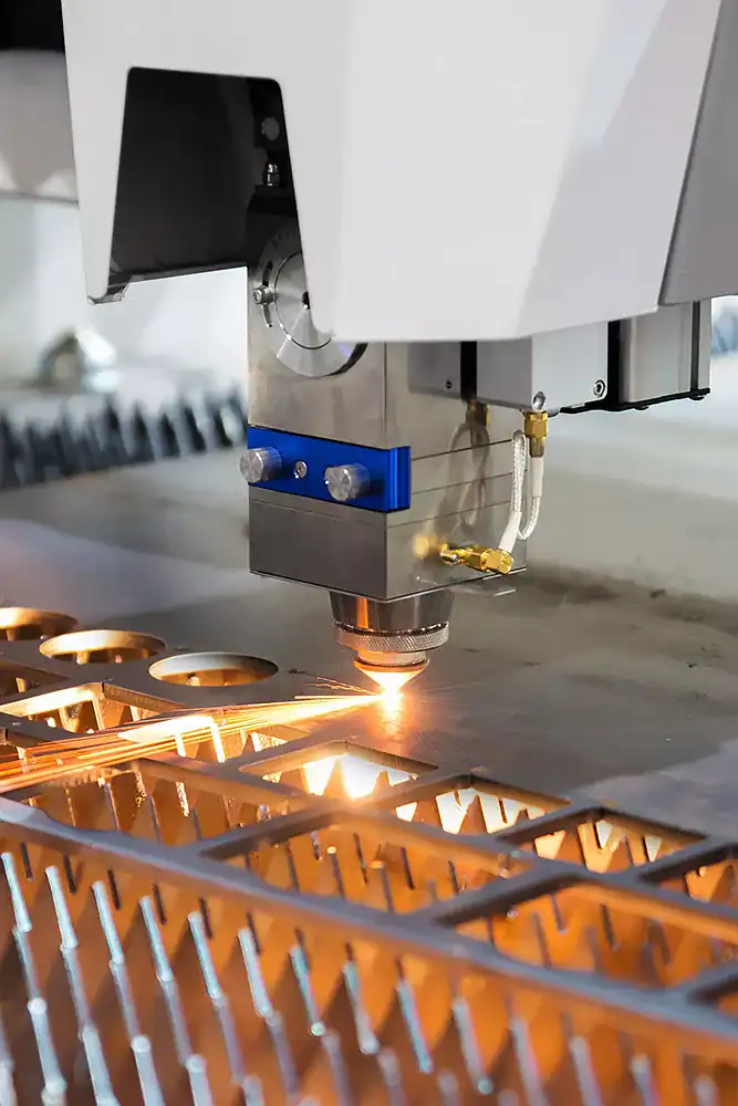 Laserschneiden und Metallbearbeitung in der industriellen Fertigung