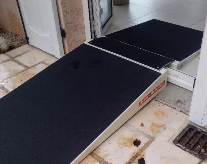 Verbreiterte Türschwellenrampe aus Fiberglas